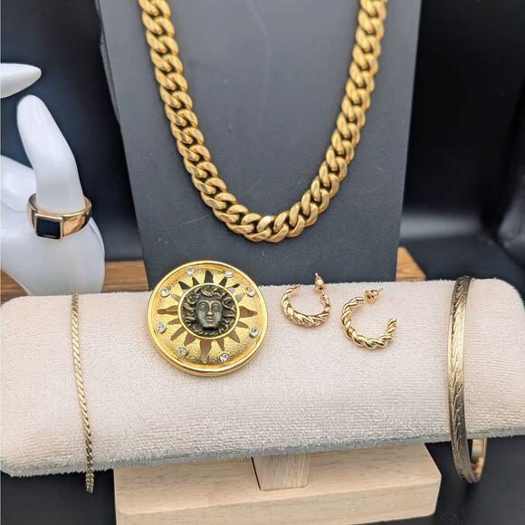 Golden Sun Goddess 9-Piece Collection | Cara Necklace, Brooch, Rings & More - Picture 4 of 9